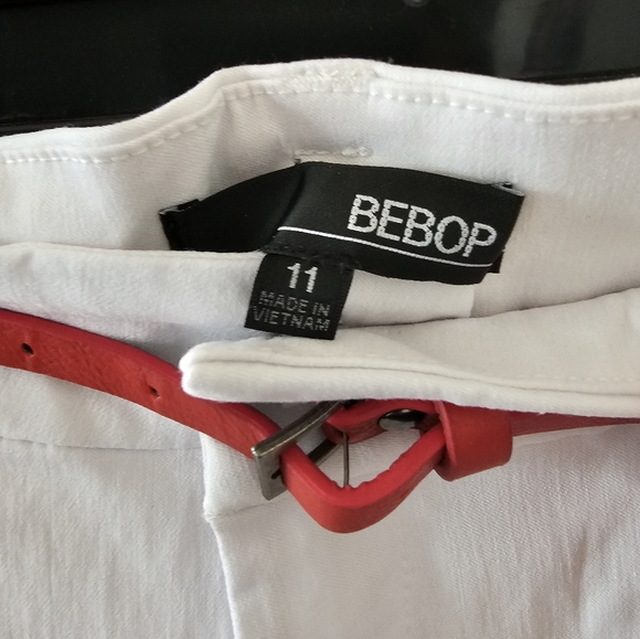 NWT BeBop white shorts with belt, size 11 - Picture 4 of 5